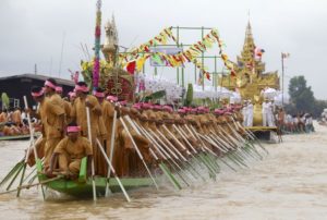 People row long-boats with their legs to pull the Phaung Daw (Royal Boat), which is carrying statues of Buddha, during the annual 18-day Phaung Daw Oo festival at Inle Lake October 4, 2011. Inle Lake, Myanmar's second largest lake, is located 2,980 feet (908 metres) above sea level at Shan Hills and is one of the country's most popular tourist sites. The Phaung Daw Oo pagoda located on the Inle Lake houses five statues of Buddha gilded with gold leaf, which are believed to have been brought there by one of the kings of Bagan in the 11th century. REUTERS/Soe Zeya Tun (MYANMAR - Tags: RELIGION SOCIETY)